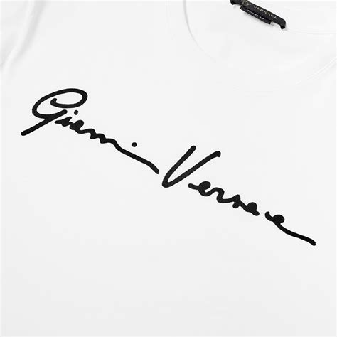 gianni versace signature.